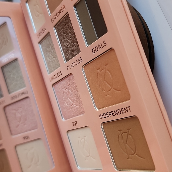 Kenia Ontiveros Beauty Glow and Go Kit - Picture 5 of 11